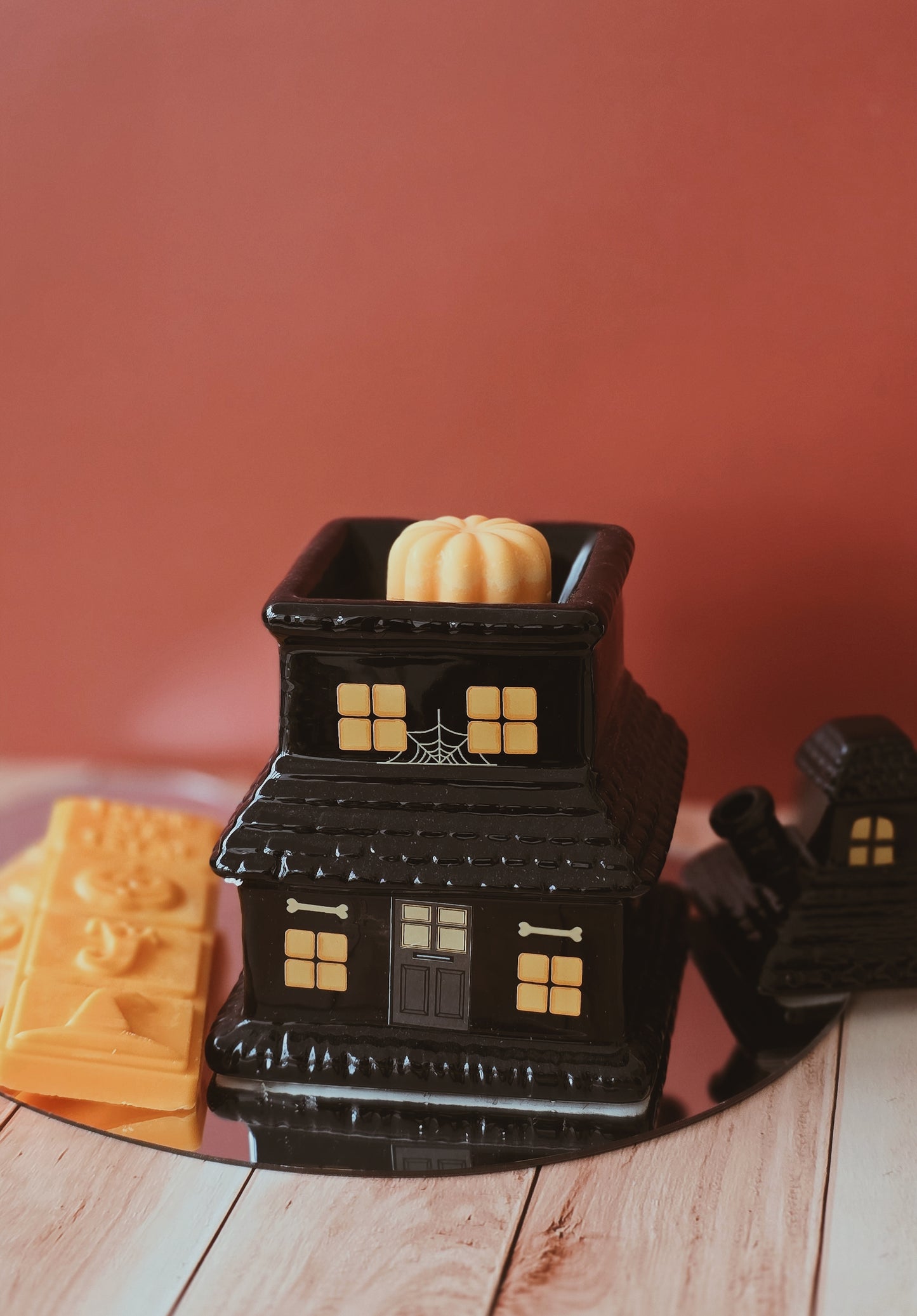 Black Haunted House Wax Warmer